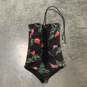 INDAH reversible lace up one piece size : Small